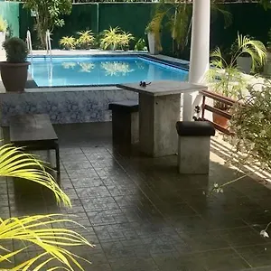 https://kingz-and-queenz.negombohotels.net